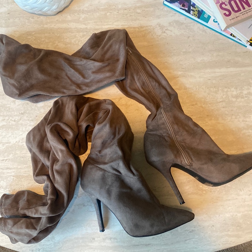 Windsor Brown Knee-High Heels | Size 7